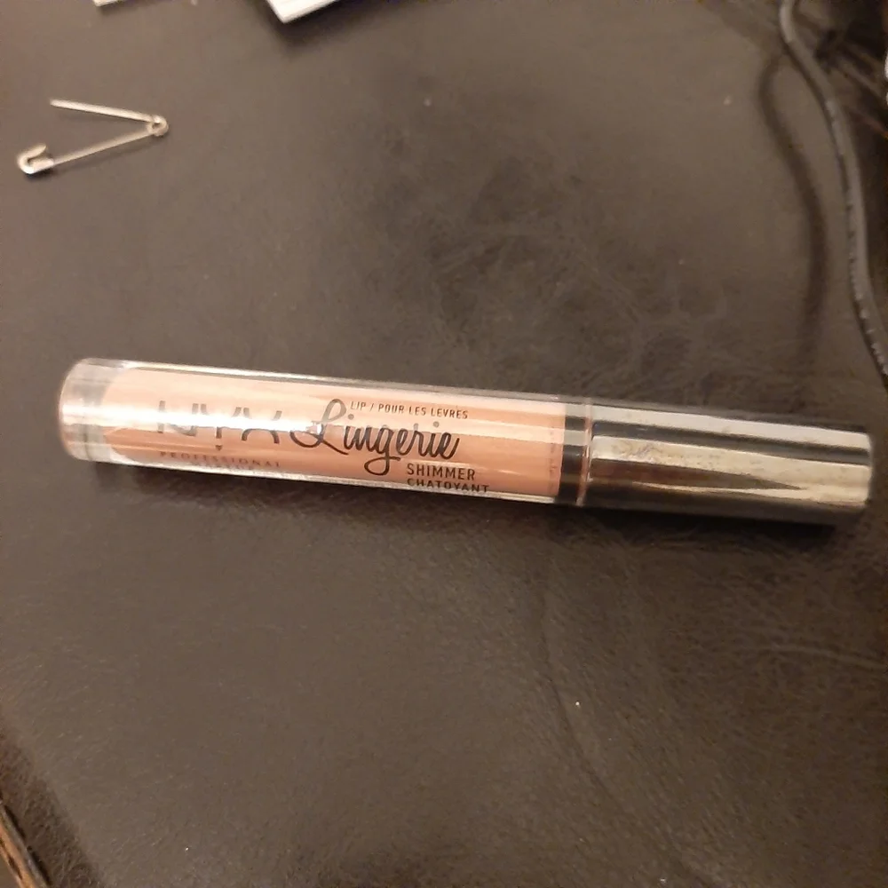 NYX nude lip